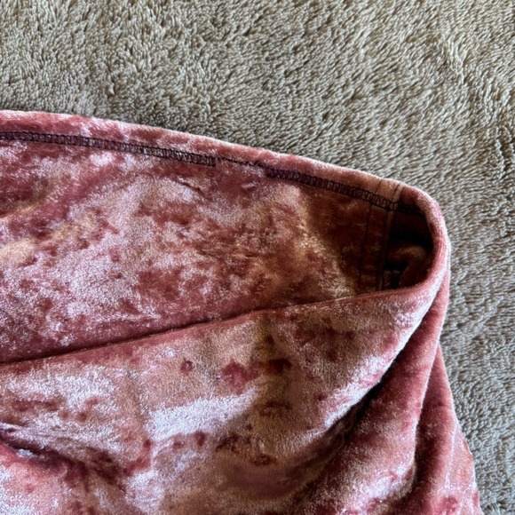 Lululemon Wunder Lounge High-Rise Tight 28" *Crushed Velvet
Soft Cranberry - Picture 7 of 9